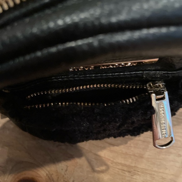 Steve Madden Black Gold backpack purse travel bag faux pebbled leather sherpa - Picture 4 of 7